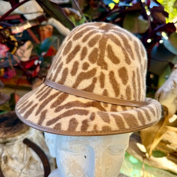Helen Kaminski Animal Print 100% Wool & Leather Brim-up Cloche Hat - Picture 3 of 8
